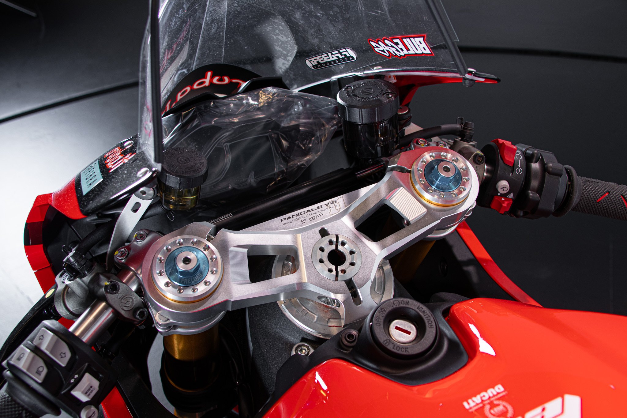 Ducati PANIGALE V2 BULEGA 2023 WORLD CHAMPION REPLICA 