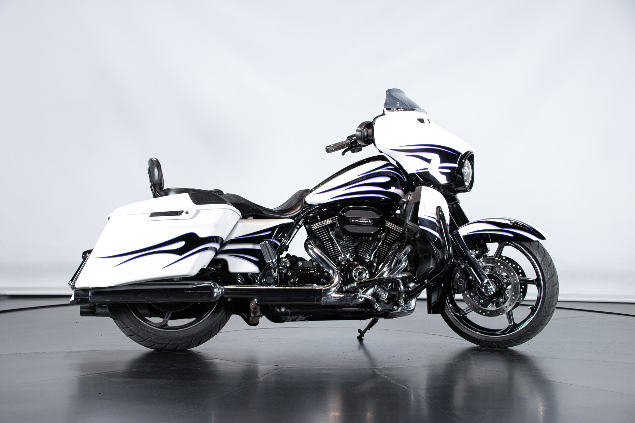 Harley Davidson STREET GLIDE CVO 