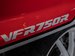 Honda RC 30 